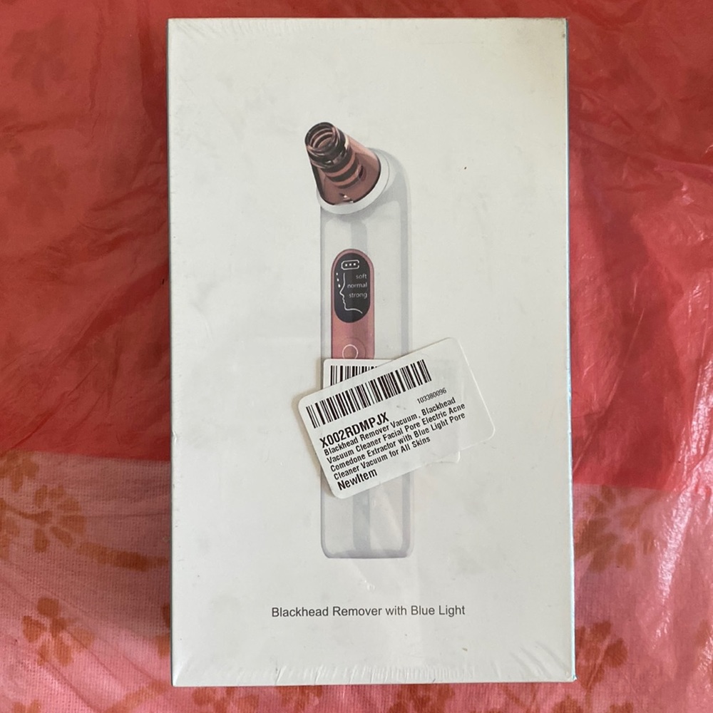 Blackhead remover with blue light